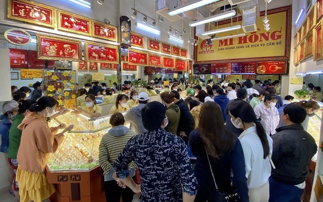 Giá vàng hôm nay (11/10): Chốt tuần, vàng miếng tăng mạnh, "phố vàng" lại nhộn nhịp