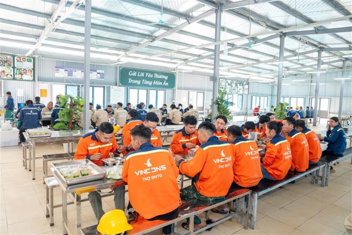 Chiến lược đằng sau kế hoạch tuyển dụng 100.000 công nhân cơ hữu của VinCons