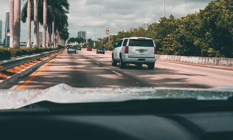 Bang Florida tại Mỹ ban hành lệnh phạt ôtô bám làn trái trên cao tốc