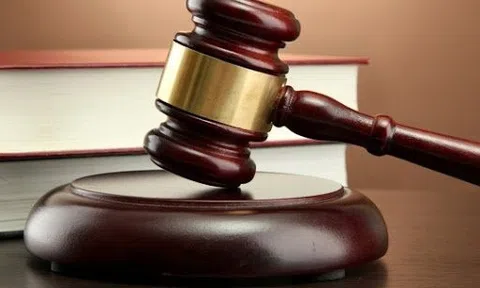 2 doanh nghiệp bị Uỷ ban Chứng khoán xử phạt vì “ém” thông tin